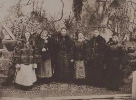 1911年正月嘉兴落帆亭与钱毅甫等合影（右三为沈曾植）