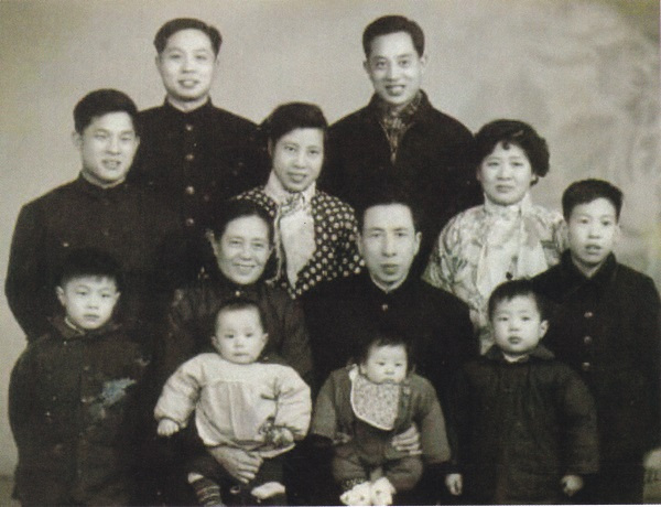 1963年，夏鼐全家三世同堂的合影