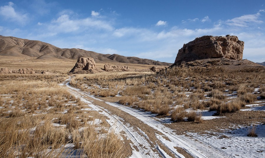 焉支山北麓地貌景观