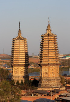 崇兴寺双塔
