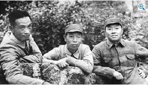 王诤(左)、刘寅(右)、中为王子纲
