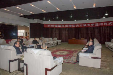 双甲子校庆，阎新锋校友向母校捐资建设创校纪念校门。
