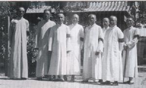 于章太炎追悼会合影，右二为钱玄同