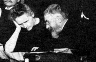 1911年第一次索尔维会议上与居里夫人