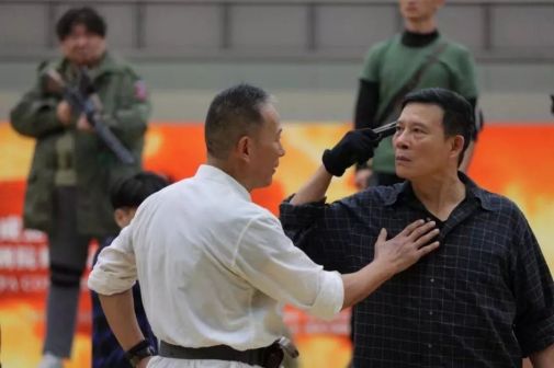 话剧《抉择》排练