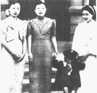 左起：二格格，谭玉龄，慧生，溥杰妻嵯峨浩