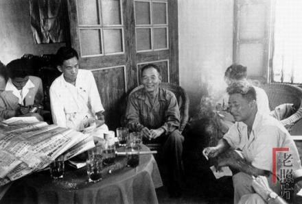 胡琏（中坐者）