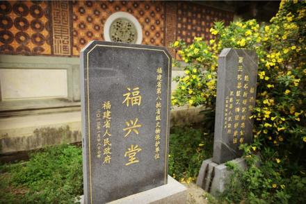保护碑