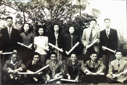 圣约翰大学医学院博士生毕业合影