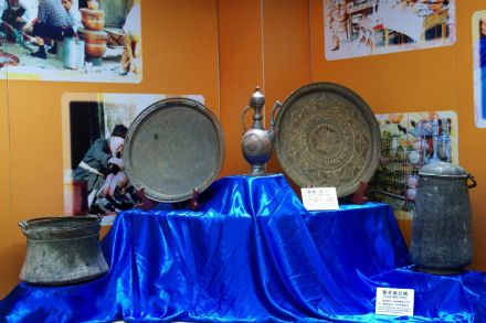 新疆传统冷轧铜器展