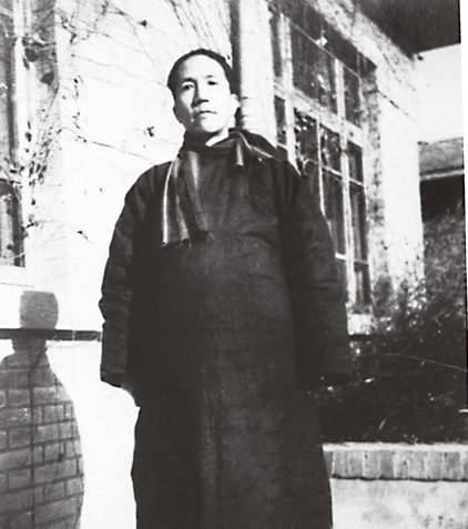 陈寅恪在清华大学新林院52号院内大阳台（1947年） 