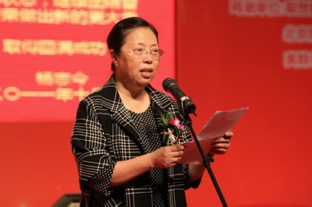 刘惠平女士 