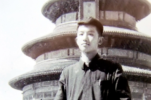 1957年,进入外交部后,22岁的厉声教