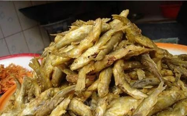 制作原料-油炸小鱼
