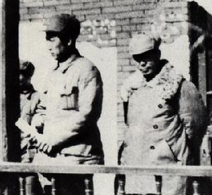 常乾坤（右一）在通化成立大会主席台上 