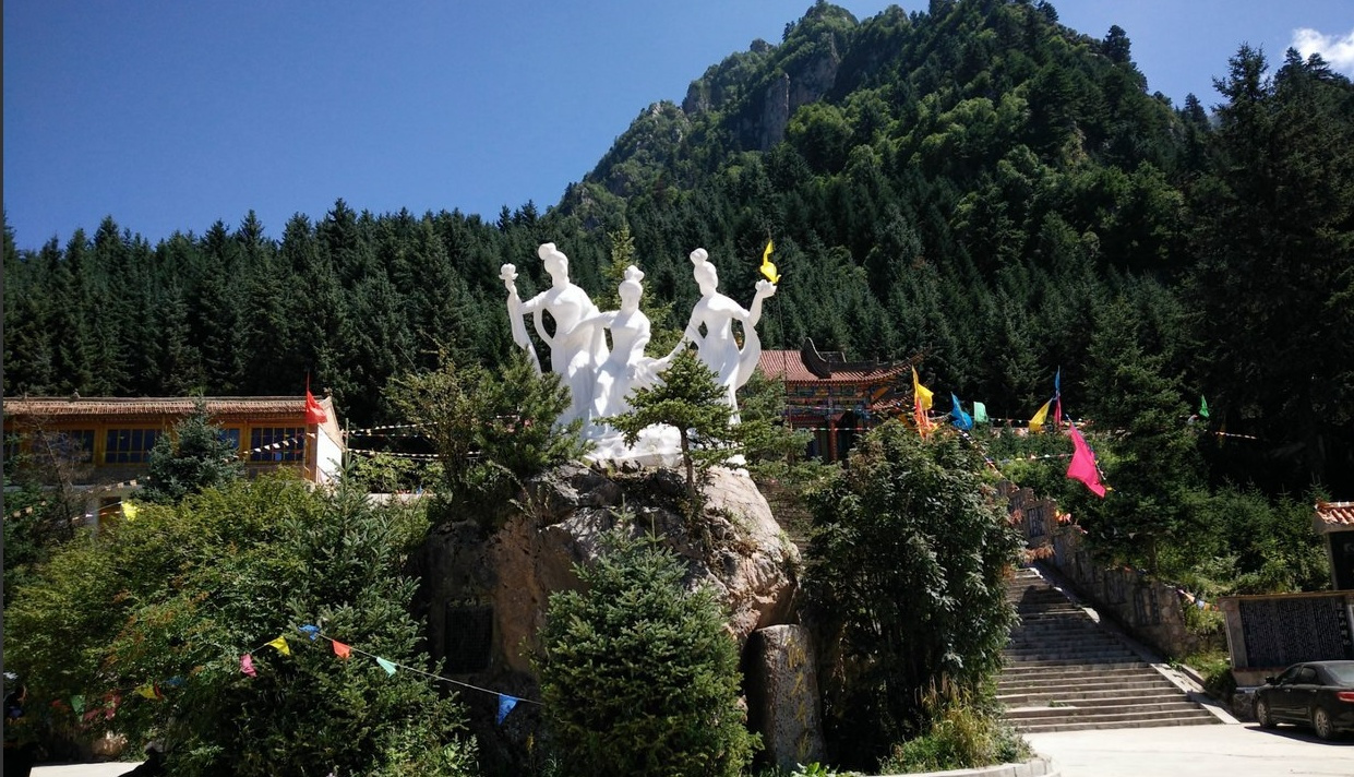 莲花仙子雕塑