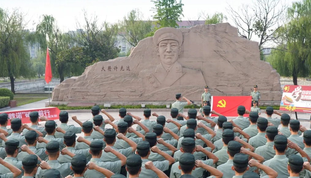 许光达大将雕像