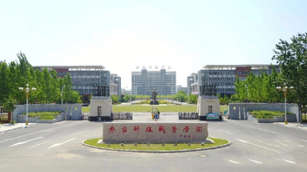 大学北门