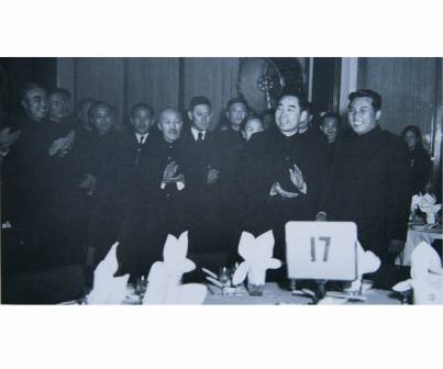 1953年11月，周恩来设宴欢迎访华的金日成