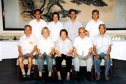1988年7月，浙江民进老一辈领导人合影，前排中间为厉矞华同志