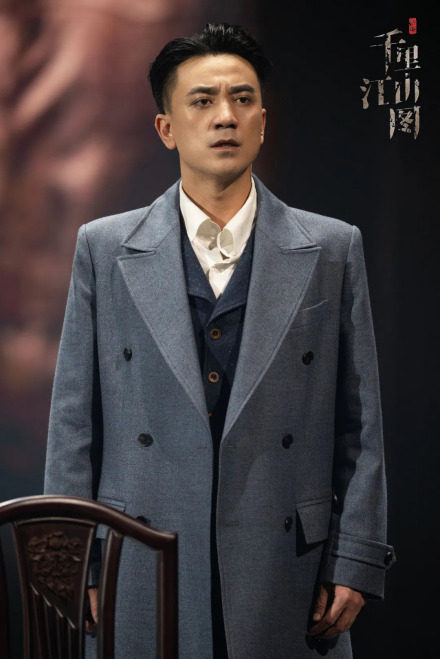 张瑞涵话剧《千里江山图》中饰演陈千里 