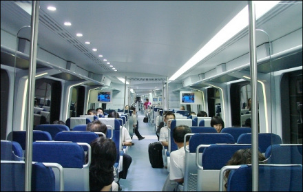 北京地铁机场线车厢内部