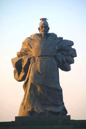 丰县汉皇祖陵的刘邦塑像 