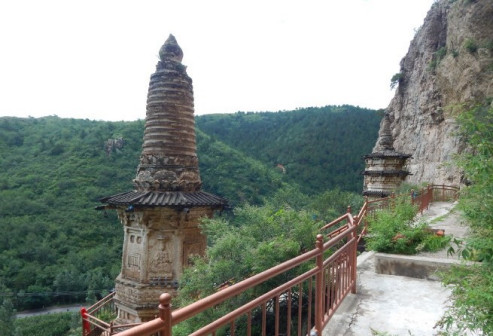 双塔寺双塔