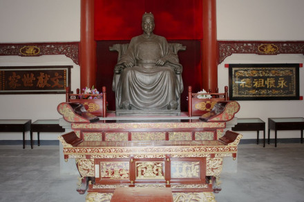钱王陵中的钱镠坐像