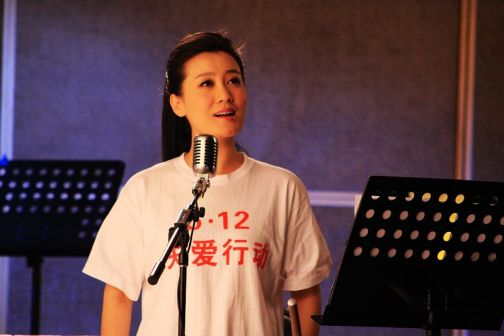 谭晶录制抗震救灾歌曲《承诺》