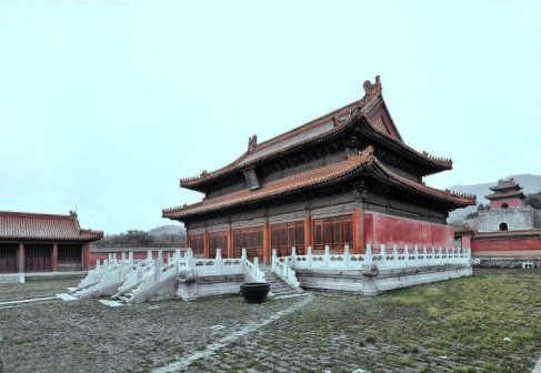 隆恩殿侧面