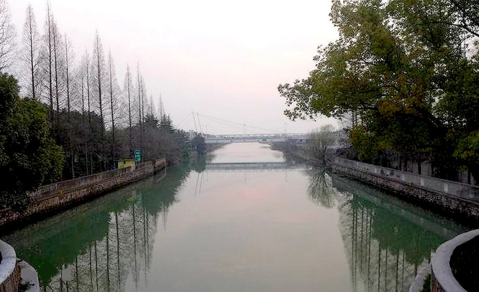 支流淀浦河在淀山湖的起点一段