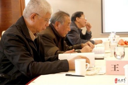 李凭（左一） 