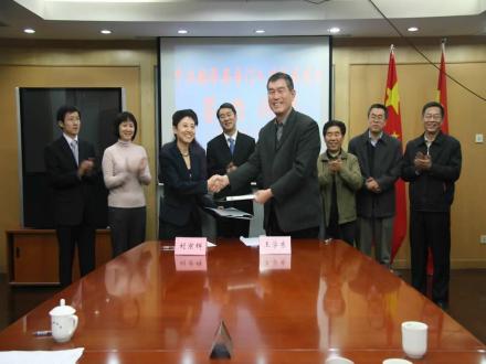 中共中央编译局领导