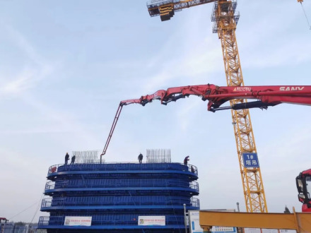  2023年11月，通苏嘉甬铁路苏南特大桥施工 
