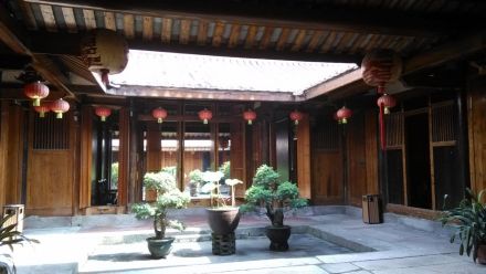 许驸马府内的庭院