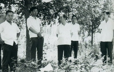 杜鹏程（中）