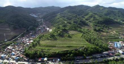 赤柏松古城址