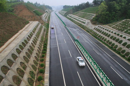 高速公路边坡防护