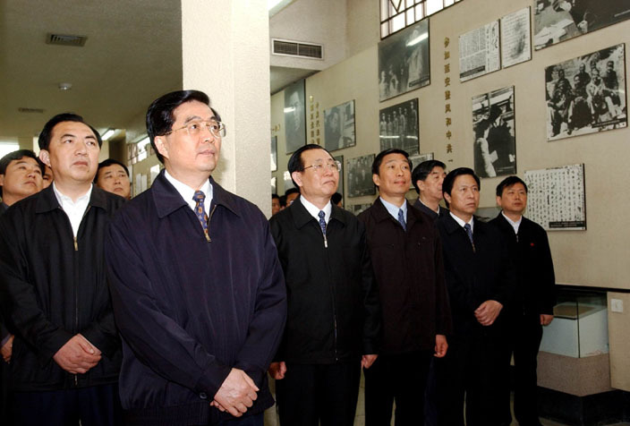 胡锦涛到淮安周恩来纪念馆参观