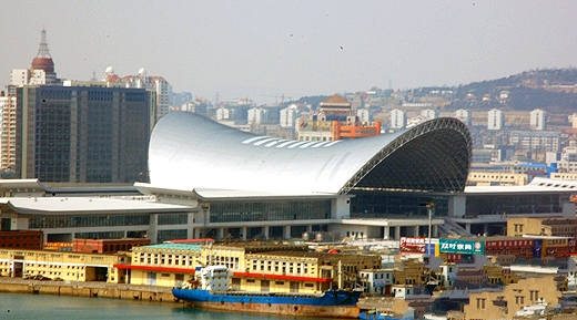 烟台站“城市之门”马鞍型钢结构