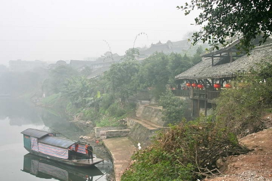 古镇河边