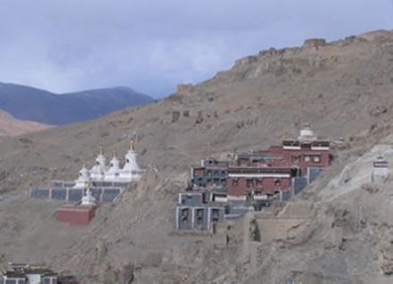 萨迦寺远景