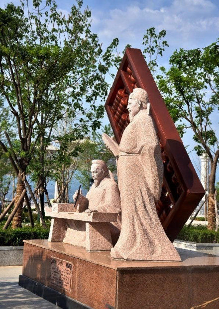 “两税新法”杨炎雕像侧影