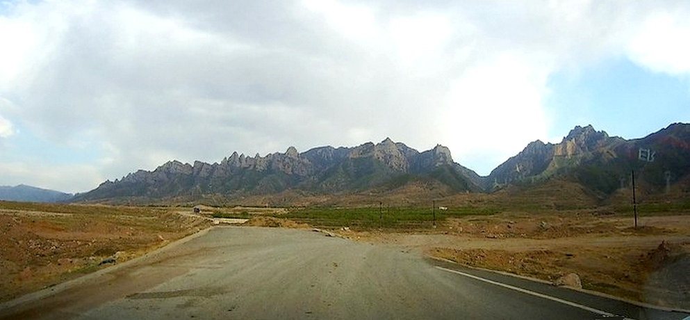 六棱山