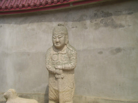 郑丙墓附近石像