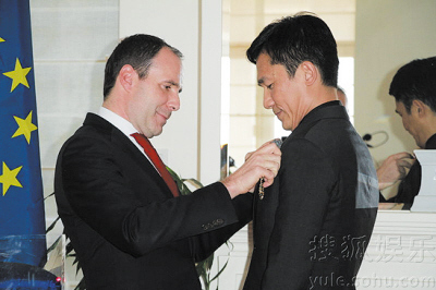 梁朝伟被授予骑士勋章