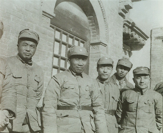 1938年，山西洪洞县马牧村八路军总部合影