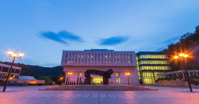 大学图书馆夜景