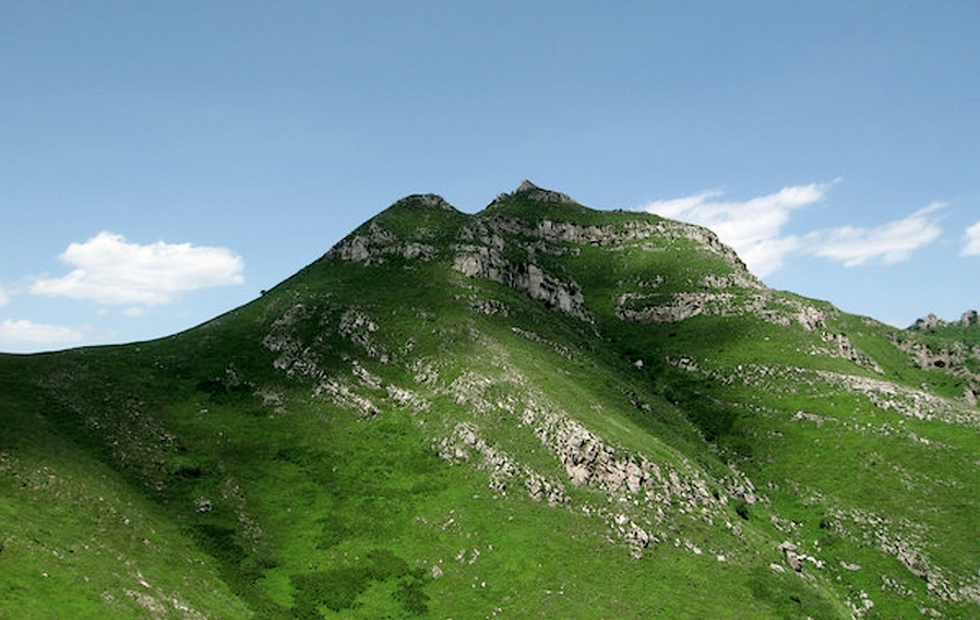 雷轰尖山